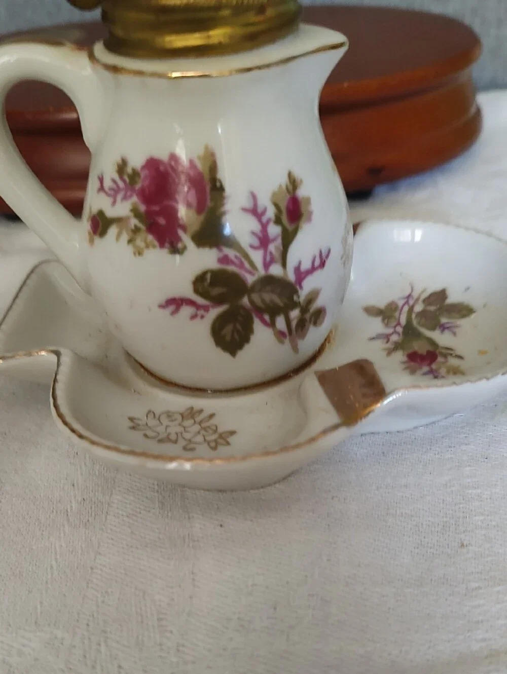 Vintage Floral Ceramic Oil Lamp with Frosted Glass Shade - White and Gold